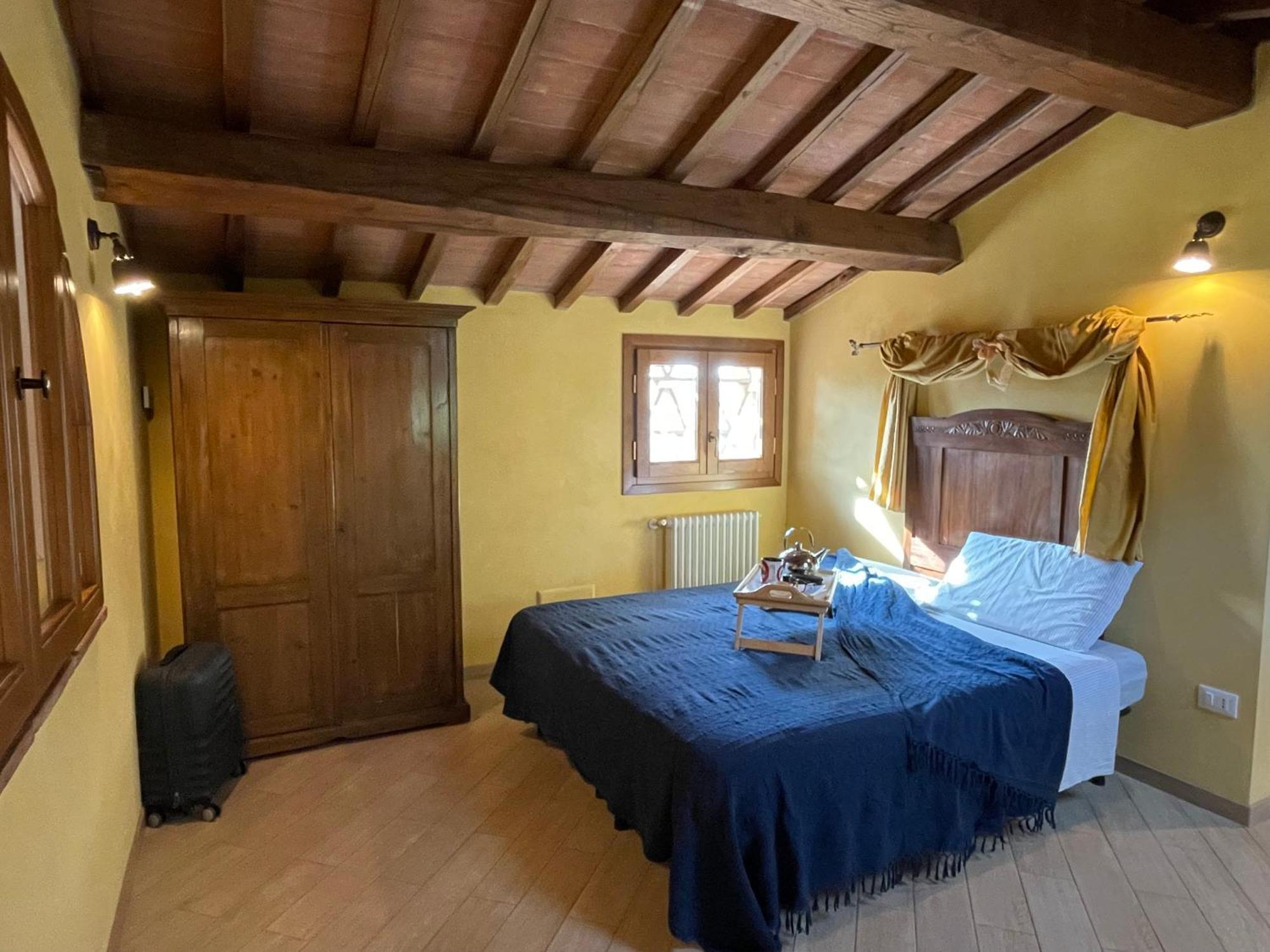 Agriturismo Podere Le Tombe Guest House ปาลายา ภายนอก รูปภาพ