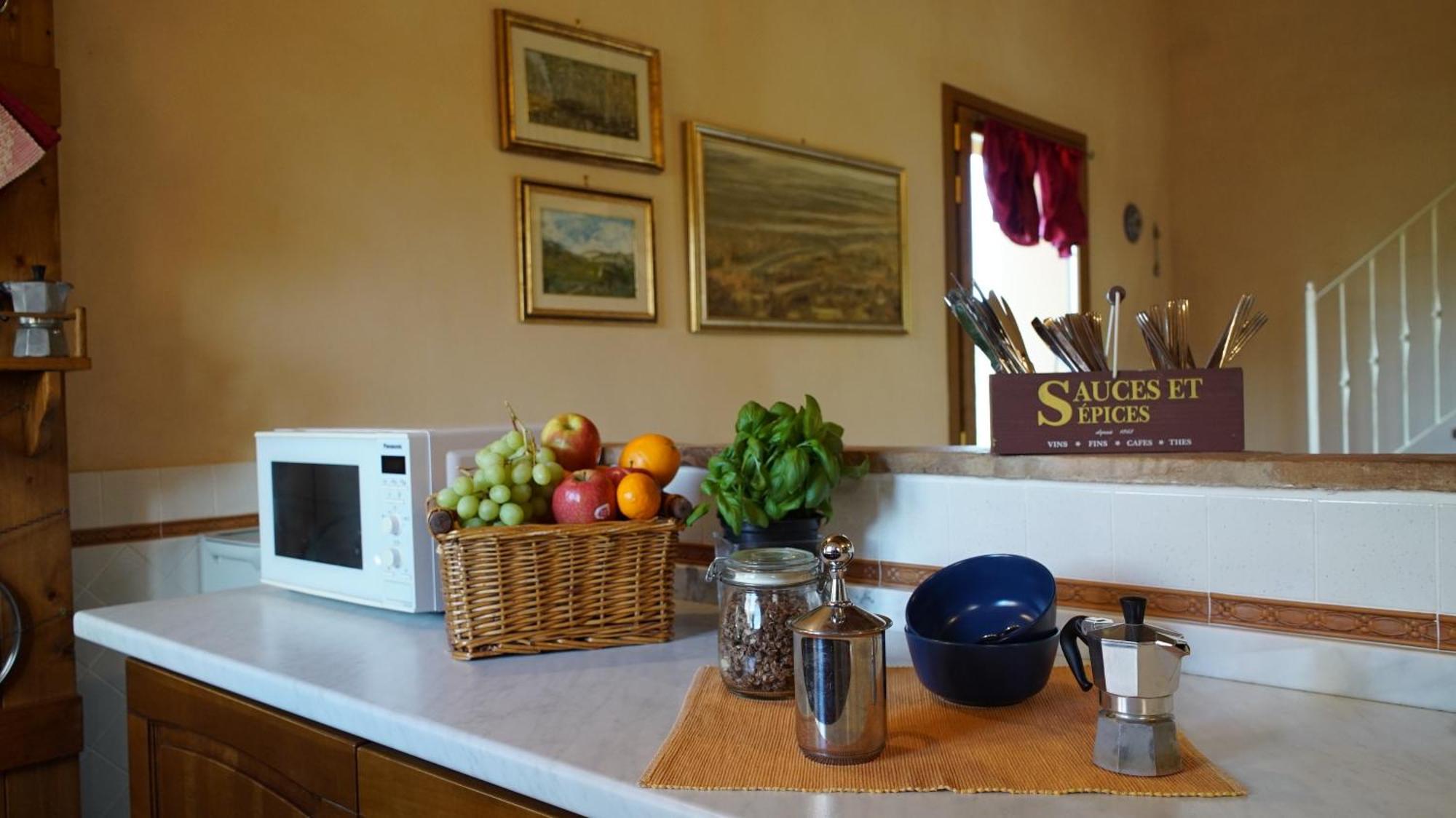 Agriturismo Podere Le Tombe Guest House ปาลายา ภายนอก รูปภาพ