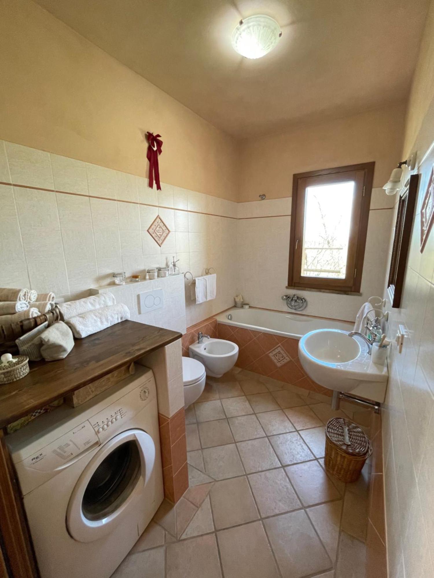 Agriturismo Podere Le Tombe Guest House ปาลายา ภายนอก รูปภาพ