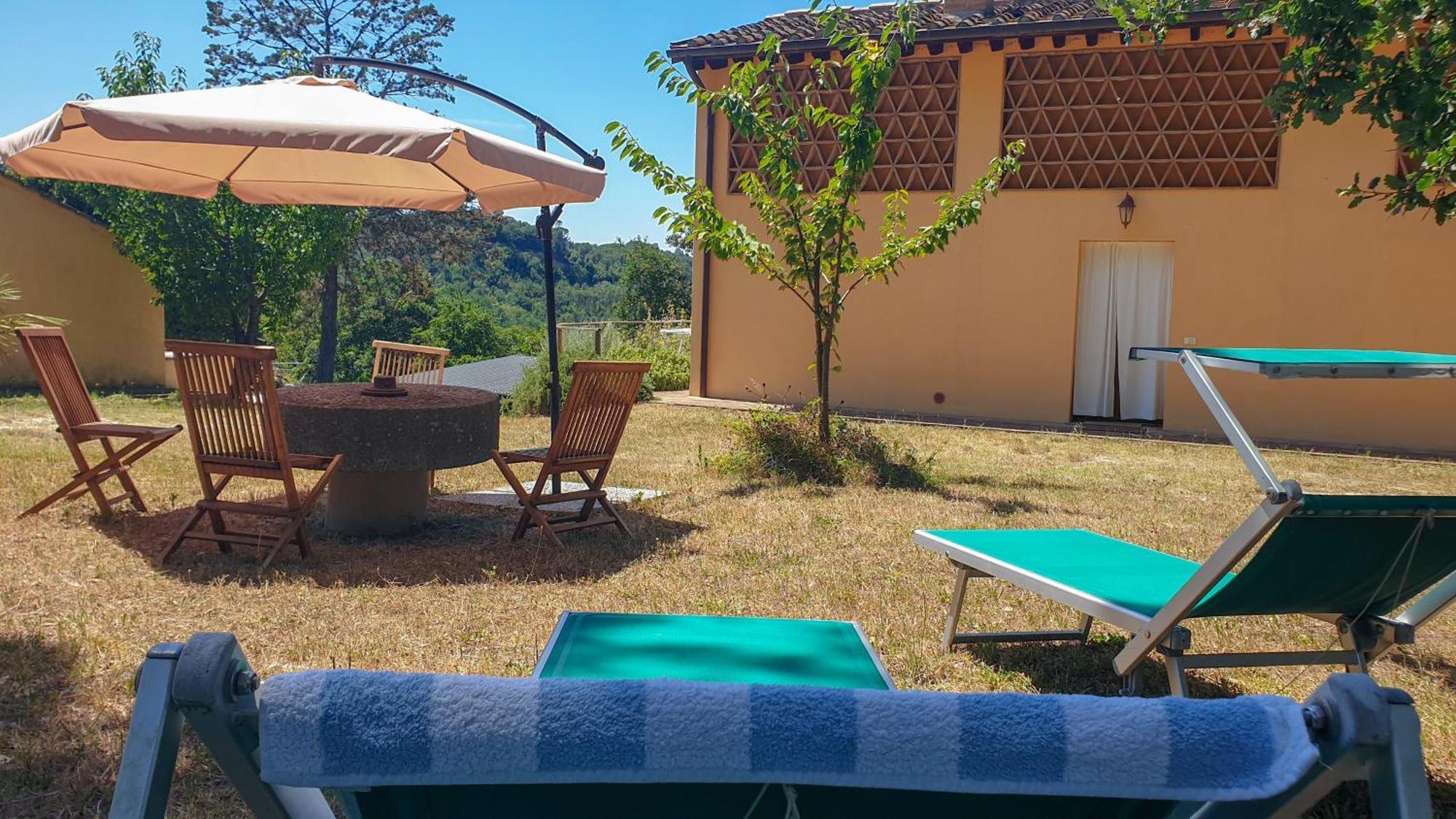 Agriturismo Podere Le Tombe Guest House ปาลายา ภายนอก รูปภาพ